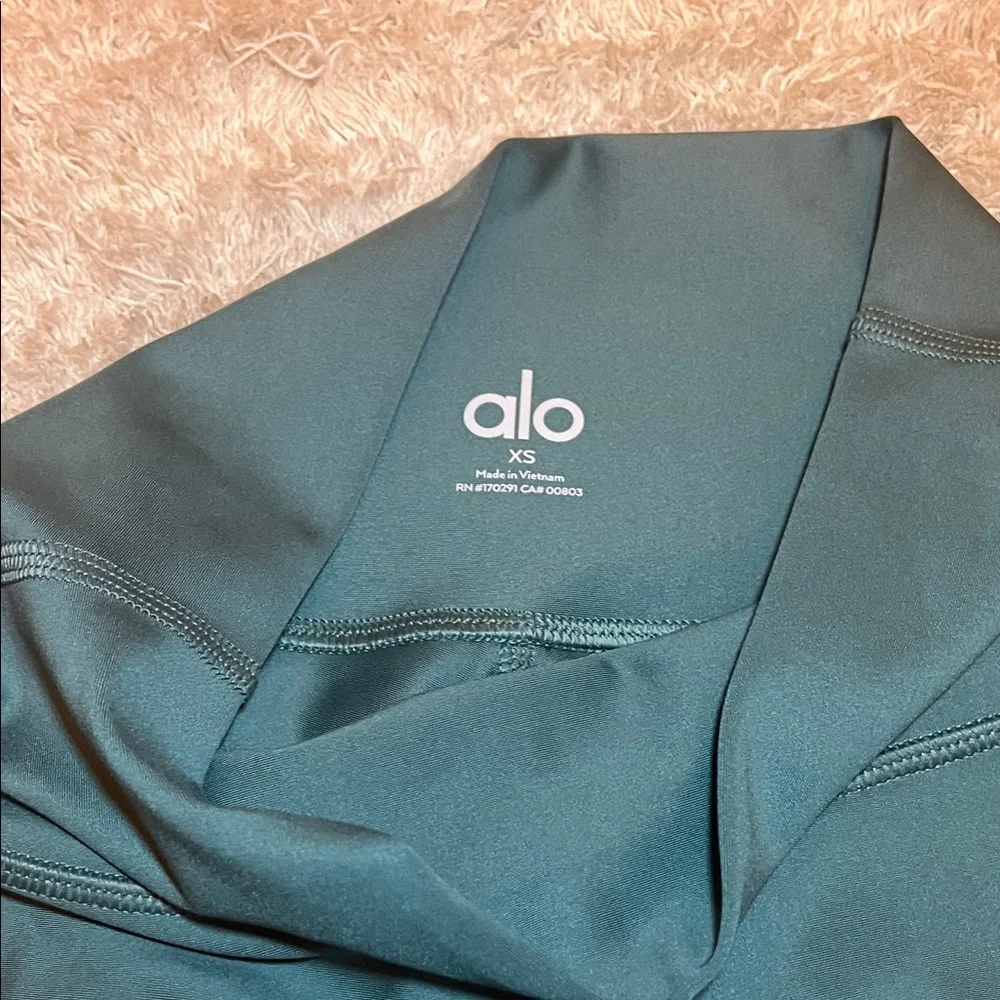 NWT Alo 7/8 High-Waisted air lift Leggings in winter Ivy. XS. - Picture 4 of 8